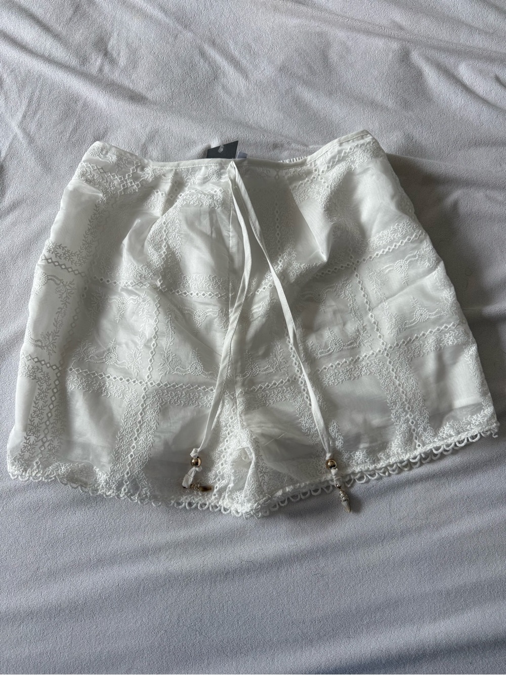 Edit by Nine white embroidered lace drawstring shorts - medium